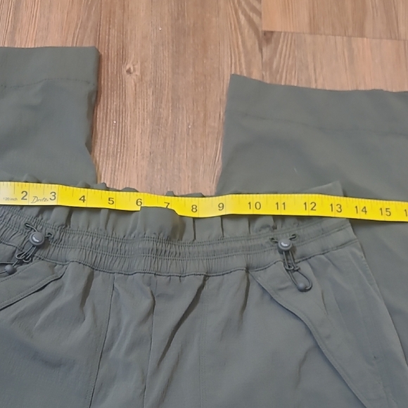 Athleta Forest Green Relaxed Pants used good conditionzise 4. - Picture 3 of 13
